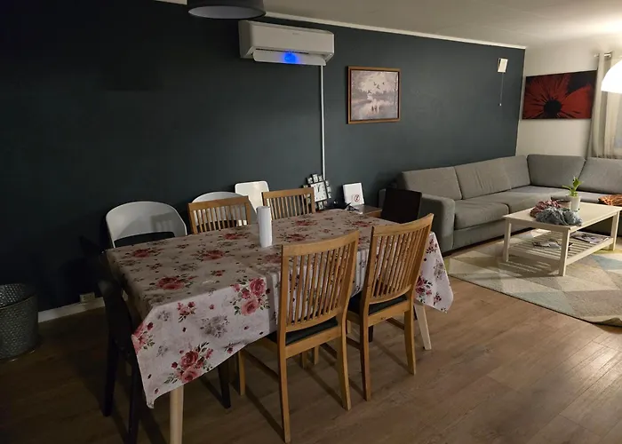 Feelhome 4 Bedrooms Apartment Polarvegen